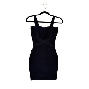 Black bodycon dress, super flattering!
Xsmall.